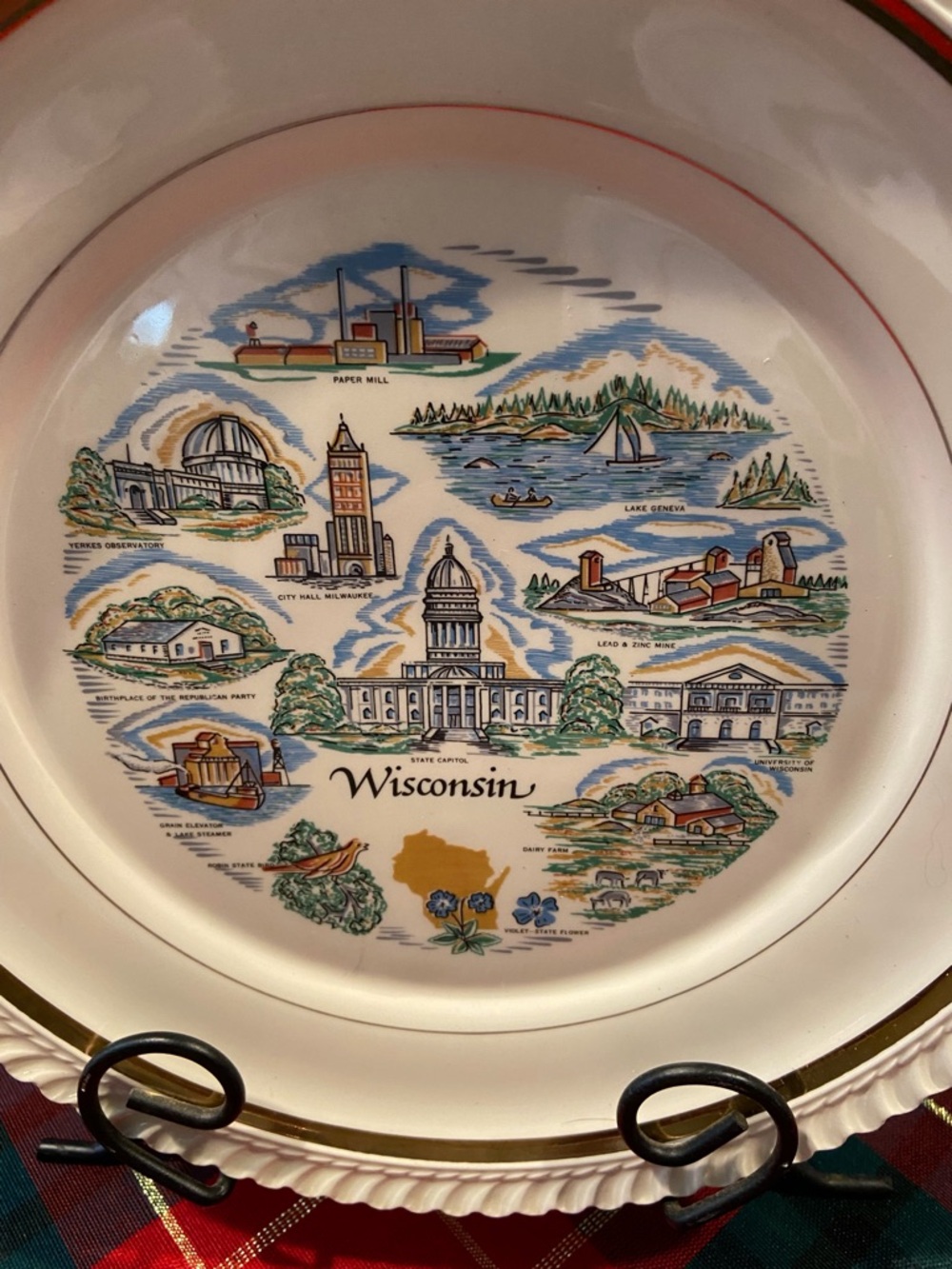 Wisconsin Scenic Decorative Plate - White with Multicolor Illustrations